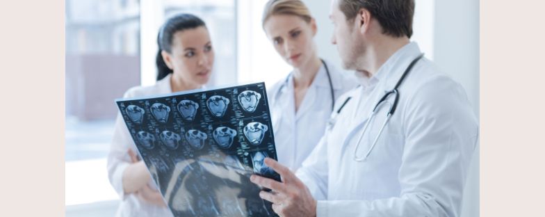 Quali sono i sintomi di una commozione cerebrale e come intervenire