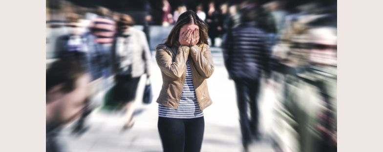 Quali sono le cause dell'agorafobia e come curarla